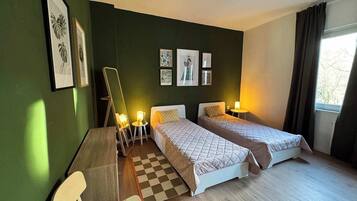 3 Schlafzimmer, Zimmersafe, Schreibtisch, Bügeleisen/Bügelbrett