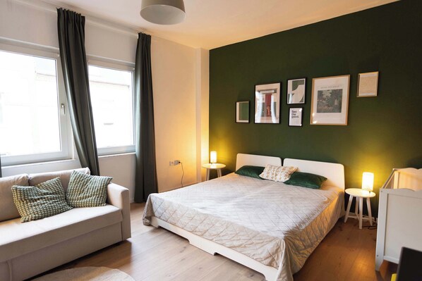 3 bedrooms, in-room safe, desk, iron/ironing board