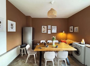 Dining - Big apartment with Parking, 30 min to Düsseldorf (Duisburg)