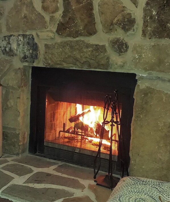 Interior - 2 Bdrm Condo, Amazing views. 5 minutes to Ski Lodge or Downtown Gatlinburg. (Gatlinburg)