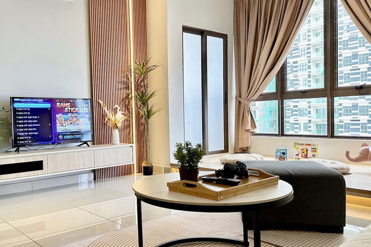 Appartamento Classic, 1 camera da letto, vista città, piano elevato | Area soggiorno | Smart TV, console per videogiochi, Netflix, servizi in streaming