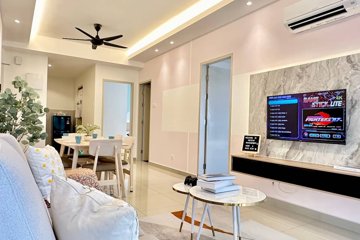 Appartamento Grand, 2 camere da letto, cucina, vista città | Area soggiorno | Smart TV, console per videogiochi, Netflix, servizi in streaming