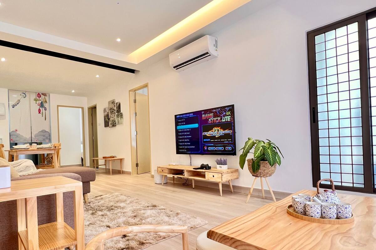 Appartamento Grand, 2 camere da letto, accessibile ai disabili, vista città | Area soggiorno | Smart TV, console per videogiochi, Netflix, servizi in streaming