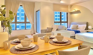 Individually decorated, individually furnished, desk, blackout drapes - Bali Residence (Malacca City)
