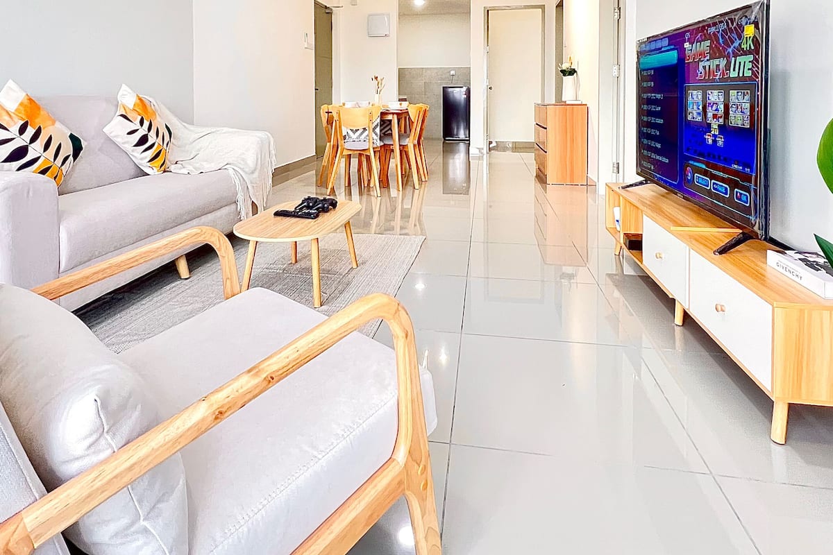 Appartamento Grand, 2 camere da letto, accessibile ai disabili, vista mare | Area soggiorno | Smart TV, console per videogiochi, Netflix, servizi in streaming