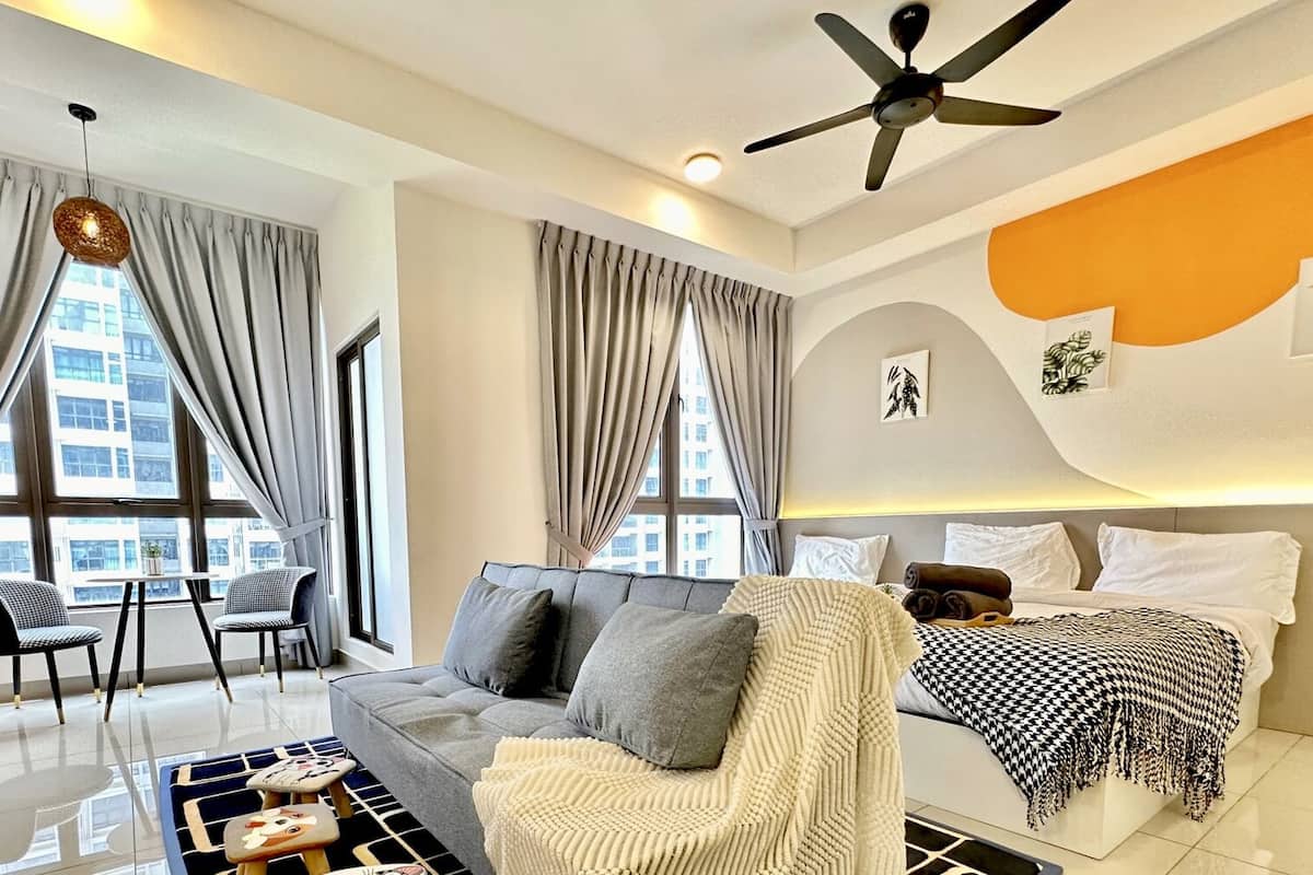 Monolocale comfort, letti multipli, cucina, vista città | 2 camere, con stile personalizzato, con arredamento individuale