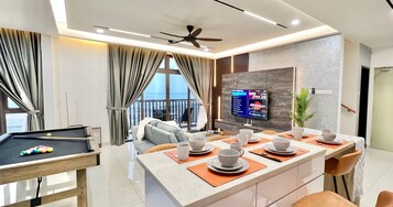 Luxury Apartment, 4 Bedrooms, Accessible, Sea View | Living room | 48-inch Smart TV with digital channels, video game console, Netflix