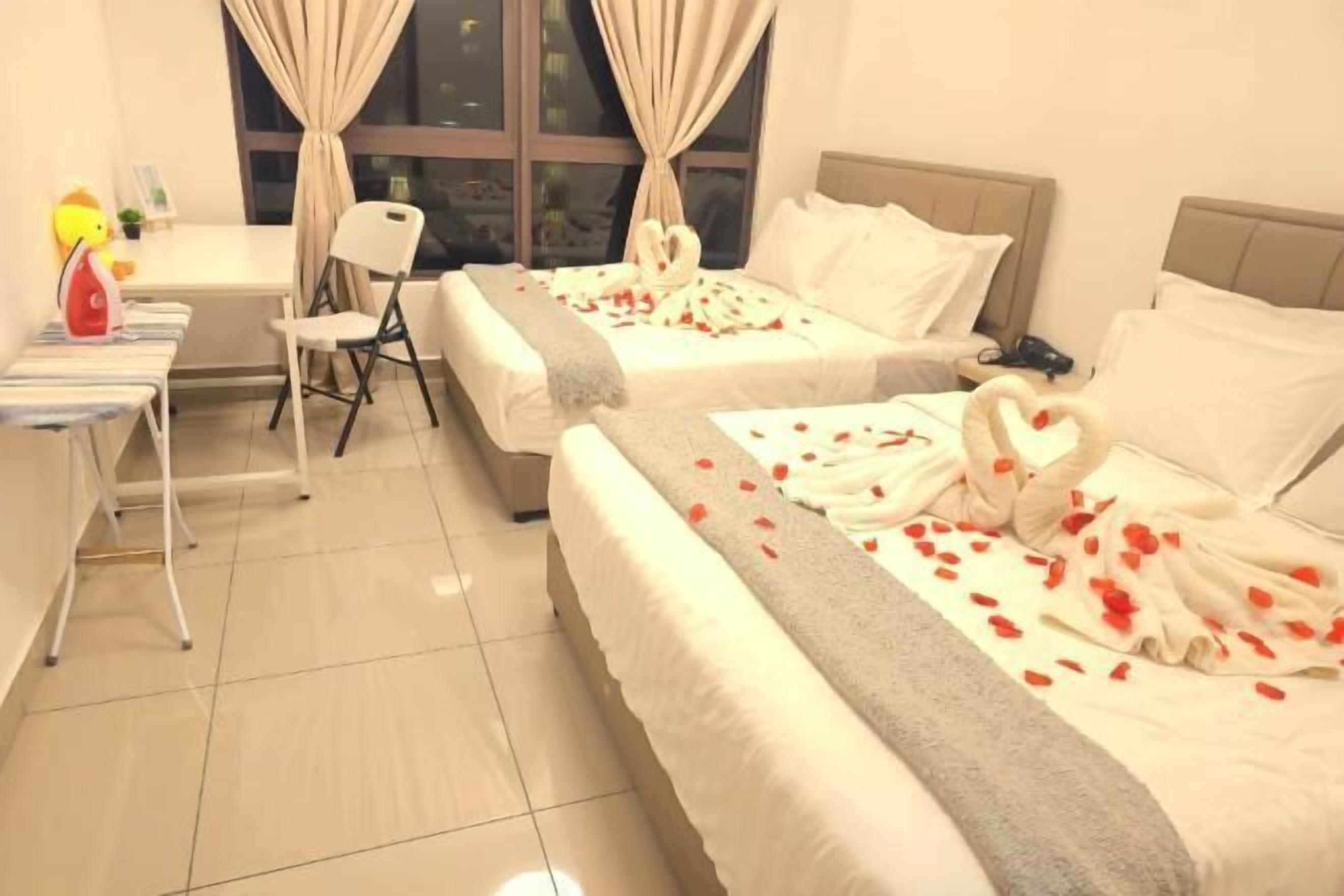 Decoración personalizada, muebles diferentes y escritorio 