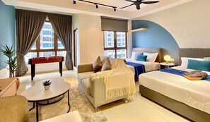 Studio – comfort, 2 queensize-senger, ikke-røyk, byutsikt | Individuelt dekorert, individuelt innredet og skrivebord