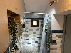 Suihku, pyyhkeet, saippua, sampoo