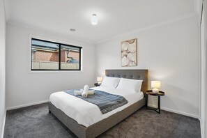 3 bedrooms, iron/ironing board, bed sheets