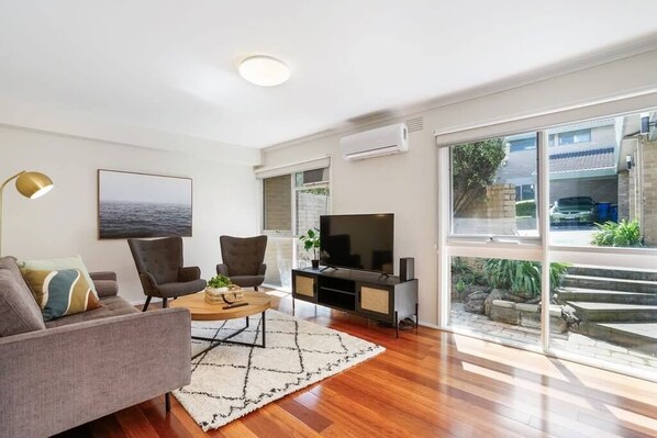 TV - Bright & Lovely @ Balwyn Townhouse w/ parking, BBQ (Balwyn)