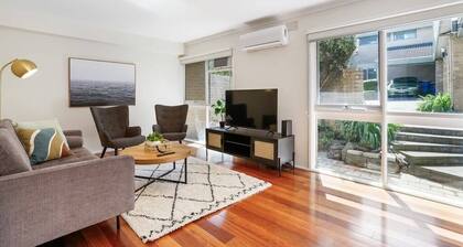 Bright & Lovely @ Balwyn Townhouse w/ parking, BBQ