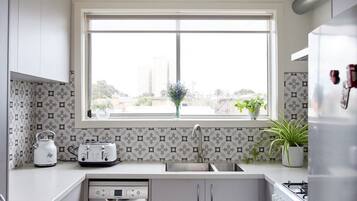 Fridge, microwave, oven, stovetop