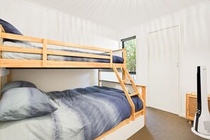 2 bedrooms, WiFi, bed sheets - Coastal Rosebud Family Home - Steps from the Beach* (Rosebud)
