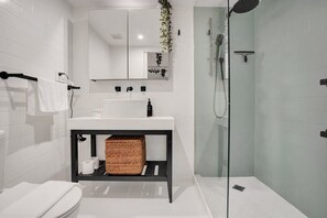 Douche, sèche-cheveux