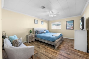 2 bedrooms, iron/ironing board, WiFi, bed sheets - Cozy Beachside Escape with Spacious Backyard & Modern Furnishings (Fort Pierce)