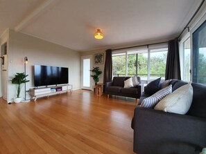 TV, books - Peninsula Rye Moonah Breeze 3BRM +Billiard,BBQ (Rye)