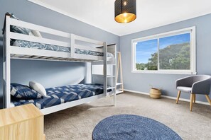 4 bedrooms, iron/ironing board, WiFi, bed sheets