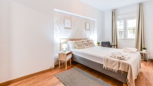 1 bedroom, blackout drapes, iron/ironing board, WiFi (free) - Collection Plaza España (Madrid)