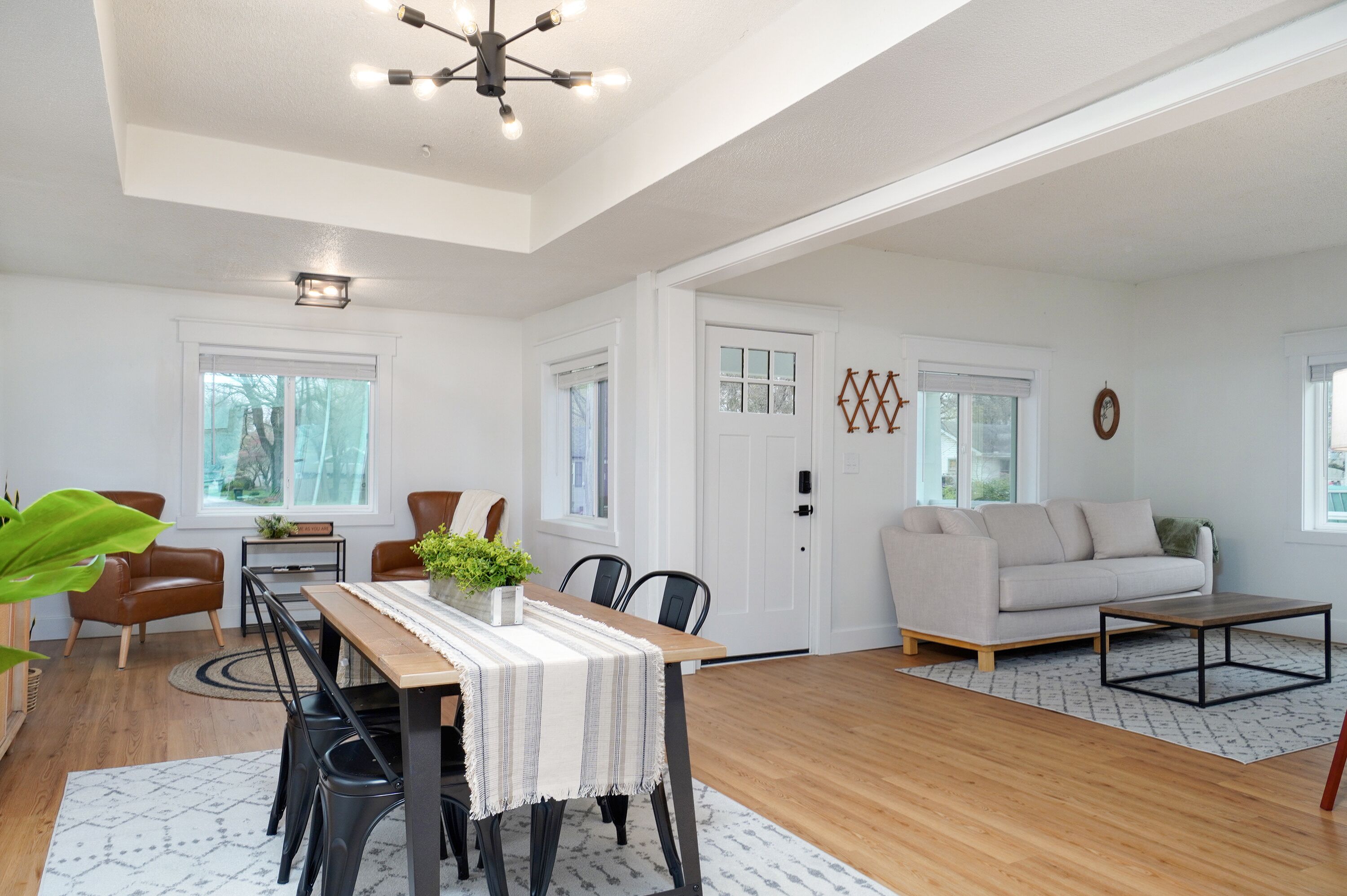 Sleeps 6 🏠 Near Downtown, Colleges and Hospital. 