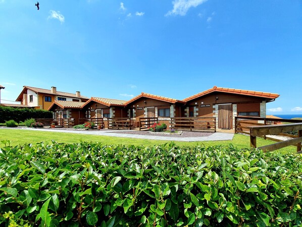 Front of property - Apartamento & Bungalows Ubiarco El Acebo (Santillana del Mar)