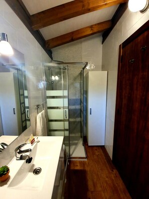 Bathroom - Apartamento & Bungalows Ubiarco El Acebo (Santillana del Mar)
