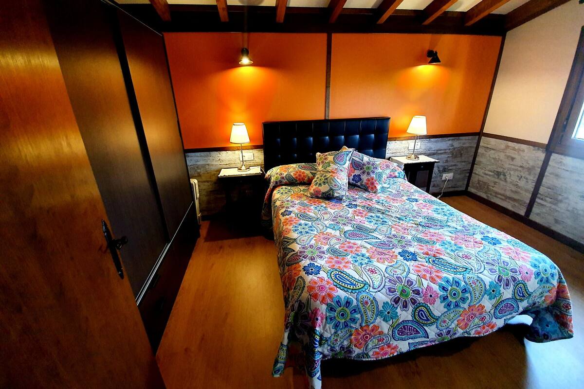 Basic Bungalow | Free WiFi, individually furnished, bed sheets