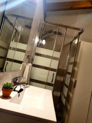 Basic-Bungalow | Badezimmer | Dusche