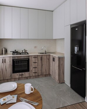 Refrigerador, microondas, horno, placa de cocina