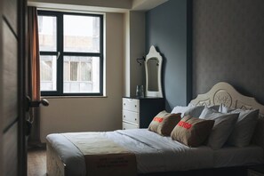 1 habitación, escritorio, tabla de planchar con plancha y wifi 