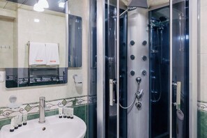 Hårføner og håndklær