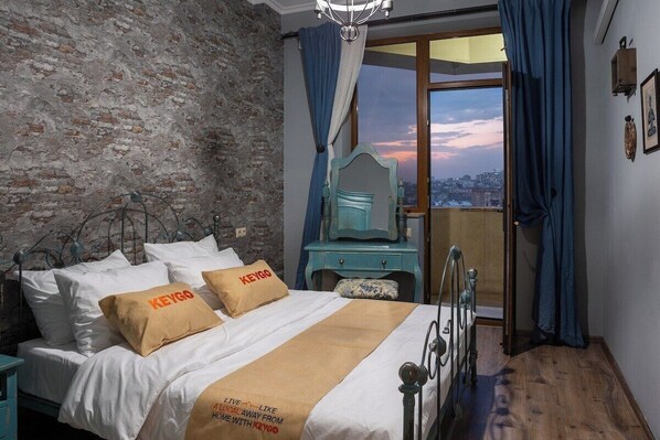 1 chambre, bureau, fer et planche à repasser, Wi-Fi