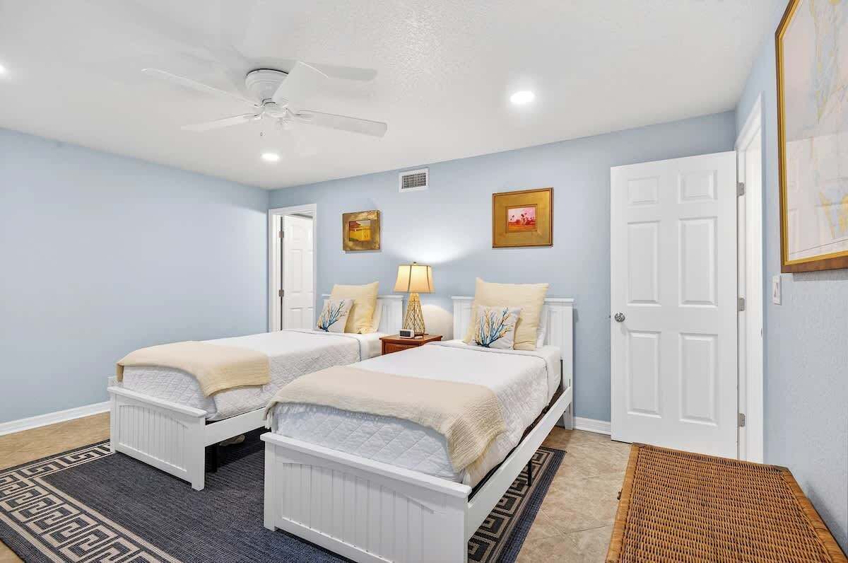 2 bedrooms, iron/ironing board, free WiFi, bed sheets