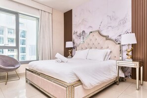 2 عدّة غرف نوم ومكواة/لوح كي وواي فاي وملاءات أسرّة