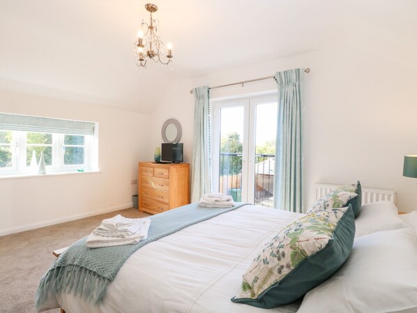 4 camere, con stile personalizzato, con arredamento individuale