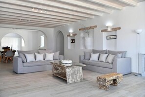 Flat-screen TV, fireplace - Nisides Villas Kostos (Kostos)