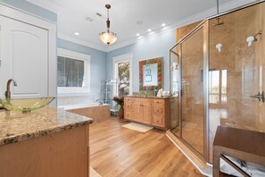 Shower, towels, soap - Inlet Front 5BR Home with Private Pool & Dock - Beach Access (Garden City Beach)