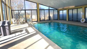 Indendørs pool, opvarmet pool