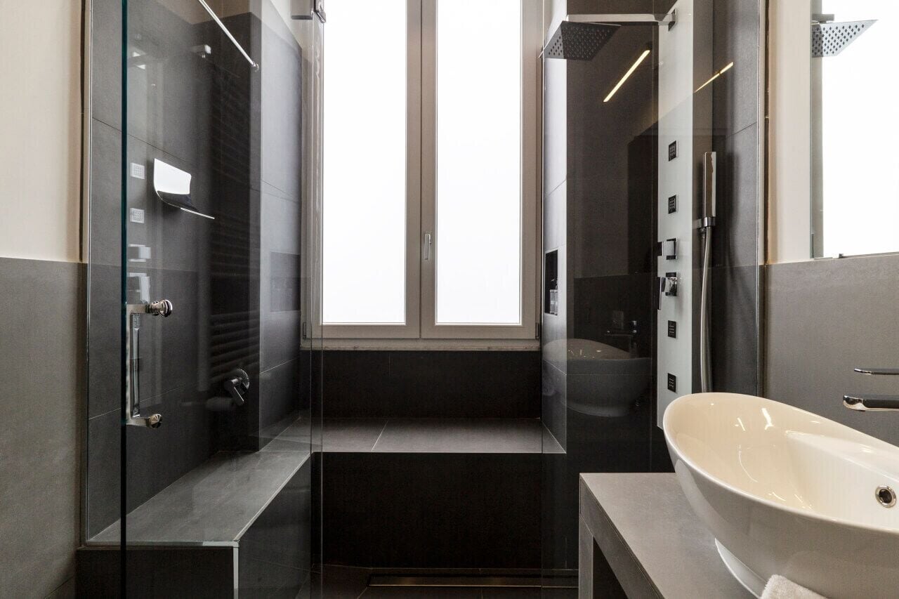 ห้องลักซ์ชัวรี่สวีท, เตียงควีนไซส์ 1 เตียง, ปลอดบุหรี่, ระเบียง | ห้องน้ำ | ฝัก  บัว, ฝักบัวนวดด้วยพลังน้ำ, ของใช้ในห้องน้ำเป็นมิตรต่อสิ่งแวดล้อม