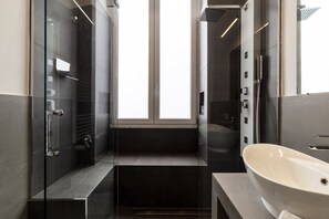 Luxury Suite, 1 Queen Bed, Non Smoking, Balcony | Bathroom | Shower, hydromassage showerhead, eco-friendly toiletries, hair dryer - VESUCHARME Suite Luxury Room (Naples)