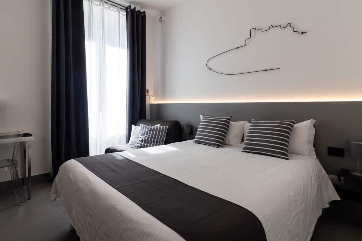 Business Triple Room, 1 Queen Bed, Non Smoking, City View | 1 bedroom, premium bedding, down comforters, memory foam beds