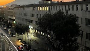 A multi-story building with a flat roof and a row of windows on the ground floor. - VESUCHARME Suite Luxury Room (Naples)