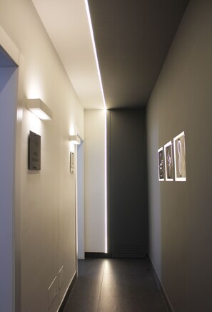 Hallway - VESUCHARME Suite Luxury Room (Naples)