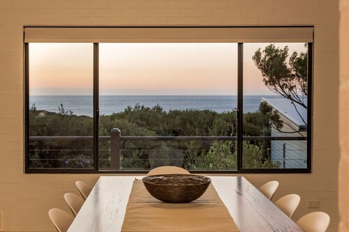 INVITING 2 STOREY COASTAL ESCAPE IN PRIME HOLIDAY POSITION ON YALLINGUP HILL