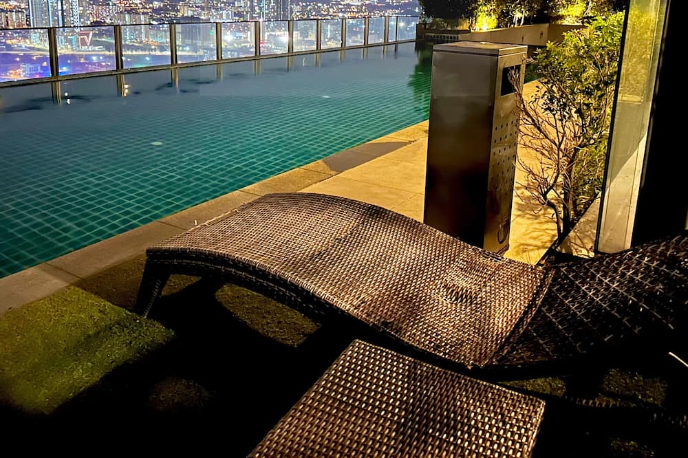 Premium Retreat Suite Icon City