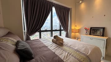 2 habitaciones, cortinas blackout y tabla de planchar con plancha