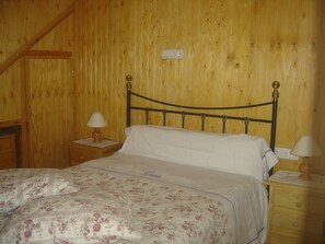 7 chambres, fer et planche à repasser, draps fournis