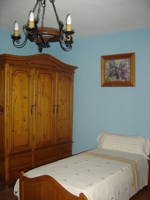 7 chambres, fer et planche à repasser, draps fournis