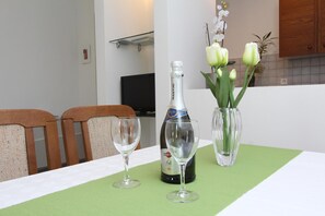 Apartment, 1 Bedroom | Living area